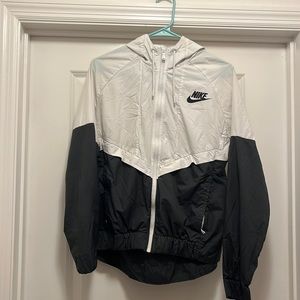 Nike Windbreaker💪 Size: M
